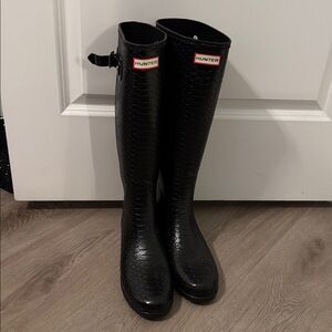 Hunter Croc-Embossed Rainboots